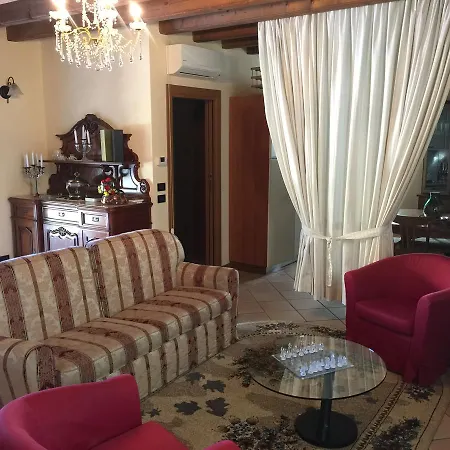 Casa Vacanze La Fioca Tatil Evi *